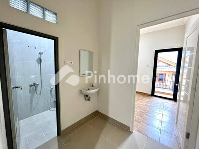 dijual rumah 2 lantai 2kt 38m2 di cipondoh - 3
