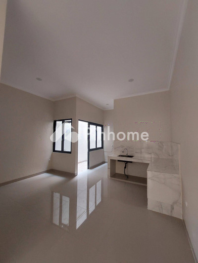 dijual rumah 2 lantai 4kt 100m2 di serpong utara - 3