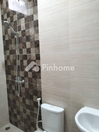 dijual rumah 1 lantai 3kt 65m2 di rungkut - 2