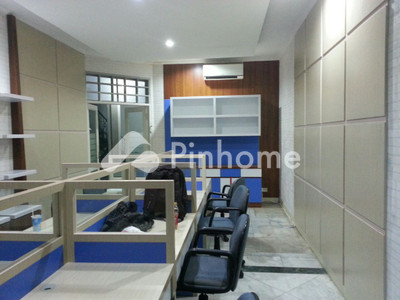 dijual kantor kontraktor di paw wysiwyg - 2