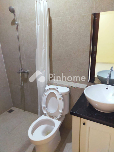 dijual rumah 2 lantai 3kt 136m2 di pal merah palmerah - 2