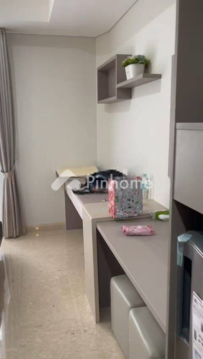 disewakan apartemen di gold coast - 4