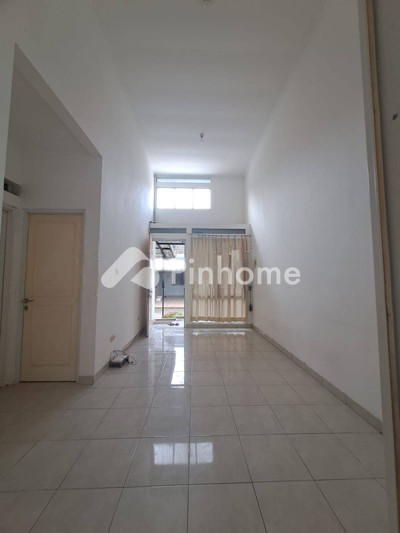 disewakan rumah di serpong - 4