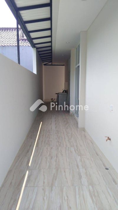 dijual rumah 2 lantai 5kt 240m2 di karawaci - 5