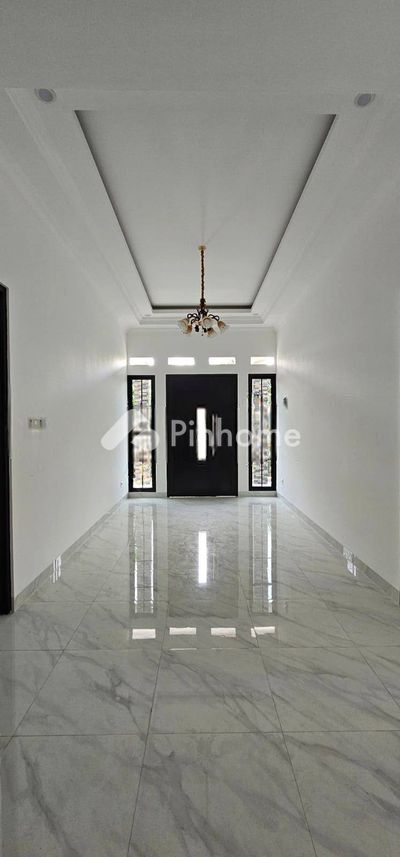 dijual rumah 2 lantai 4kt 135m2 di serpong - 4