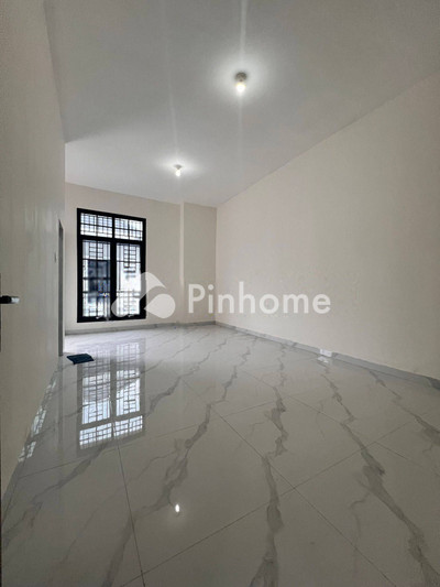 dijual rumah 2 lantai 2kt 72m2 di komplek reyhan haus jln setia budi dalam - 4