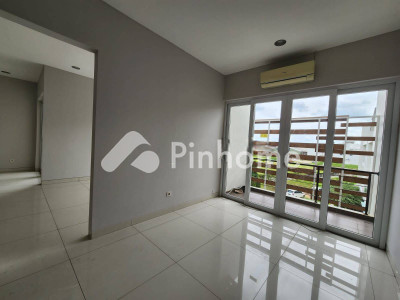 dijual rumah 3 lantai 4kt 250m2 di grisenda - 4