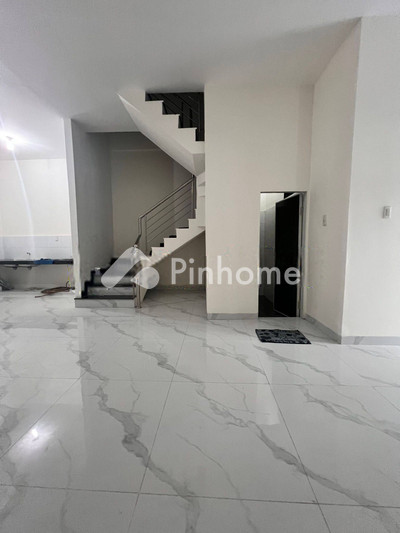 dijual rumah 2 lantai 2kt 72m2 di komplek reyhan haus jln setia budi dalam - 5
