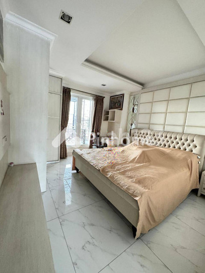 dijual rumah 3 lantai 4kt 240m2 di penjaringan - 3