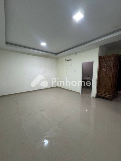 dijual rumah 2 lantai 4kt 162m2 di sukajadi - 5