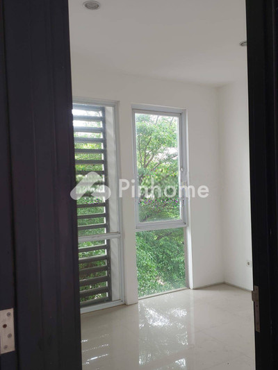 dijual rumah 2 lantai 180m2 di kalideres - 4