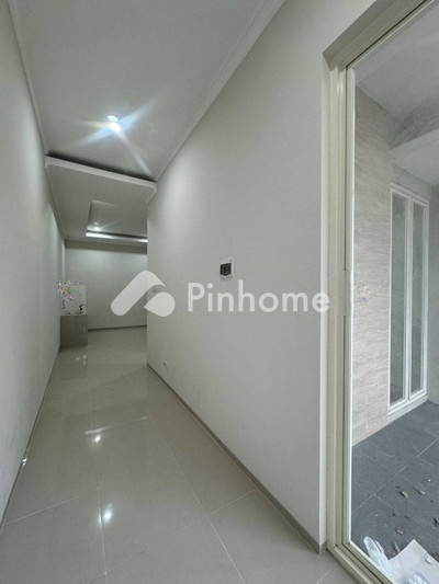 dijual rumah 1 lantai 3kt 65m2 di rungkut - 2