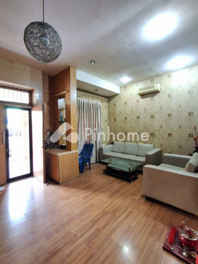 dijual rumah 2 lantai 3kt 120m2 di kompleks cemara asri - 4