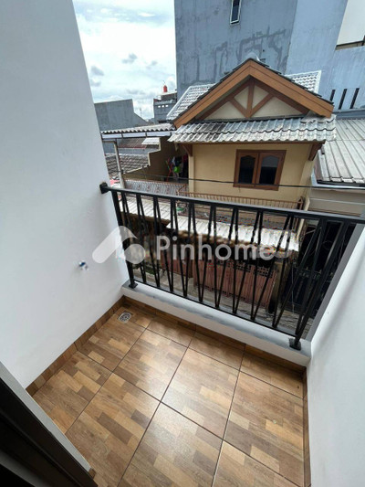 dijual rumah 2 lantai 2kt 38m2 di cipondoh - 2