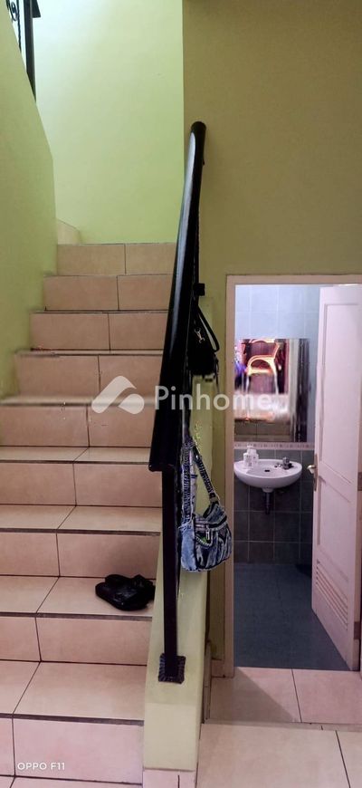 dijual rumah 2 lantai 3kt 144m2 di tangerang - 3