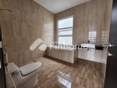 dijual rumah 3 lantai 4kt 250m2 di grisenda - 3