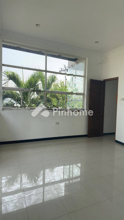 disewakan rumah 2 lantai 5kt 310m2 di papandayan baru - 2