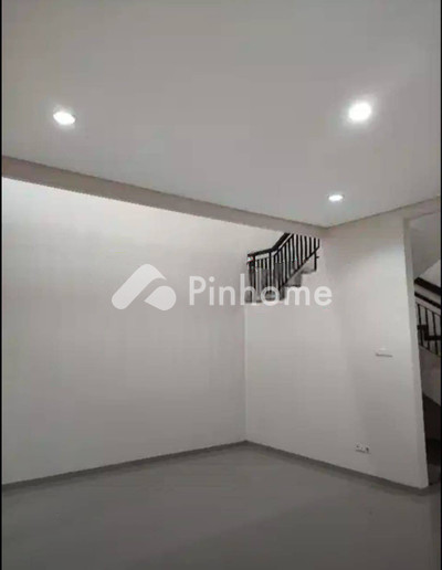 dijual rumah 1 lantai 5kt 198m2 di gubeng - 4