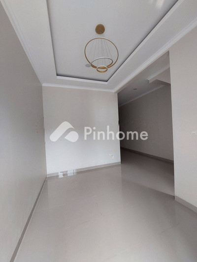 dijual rumah 2 lantai 4kt 100m2 di serpong utara - 2