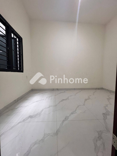 dijual rumah 2 lantai 2kt 72m2 di komplek reyhan haus jln setia budi dalam - 3
