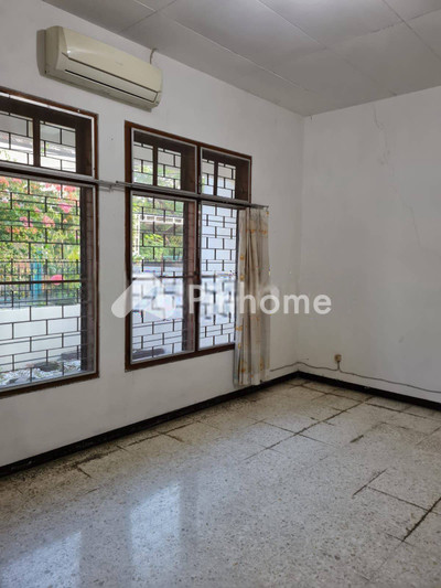disewakan rumah 3kt 240m2 di klampis anom - 4