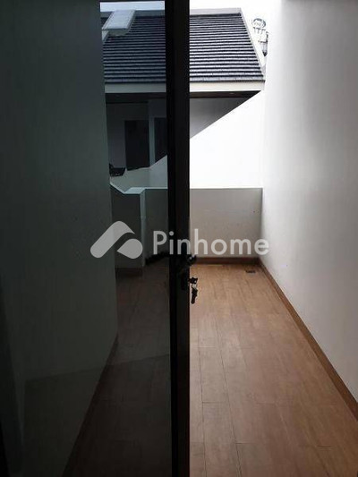 dijual rumah 2 lantai 2kt 45m2 di jl jatinegara kaum - 5