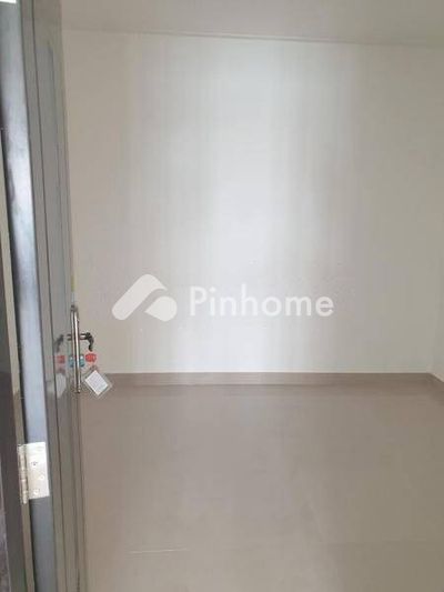 dijual rumah 2 lantai 2kt 40m2 di jl pramuka sari - 4