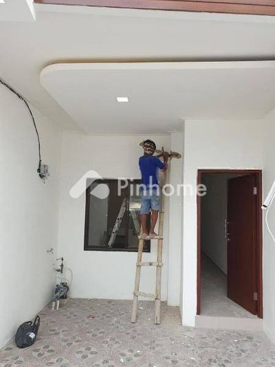 dijual rumah 2 lantai 2kt 40m2 di jl pramuka sari - 5