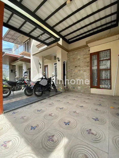 dijual rumah 2 lantai 4kt 105m2 di jl flamboyan i - 2