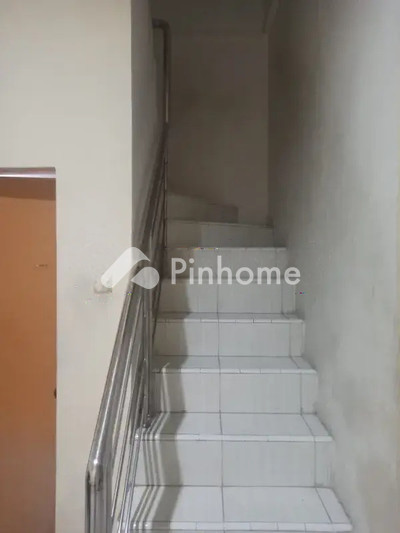 dijual rumah 2 lantai 3kt 65m2 di jl balam - 2