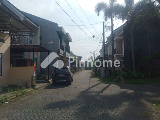 Rumah Roboh di Sumbersari (Sumber Sari), Kab. Jember - 2