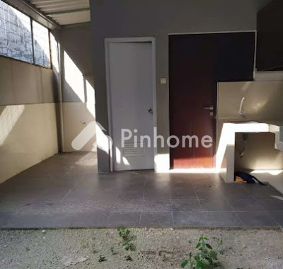 Rumah Dijual di Ciputat Timur, Kota Tangerang Selatan, 4 KM, 4 KT, LT 96m², LB 105m² - 2