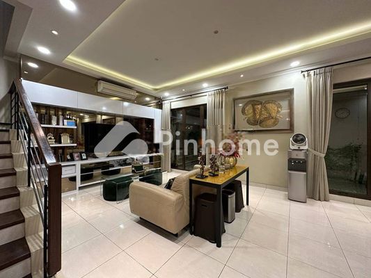 Rumah Dijual di Serpong, Kota Tangerang, 3 KM, 4 KT, LT 200m², LB 210m²