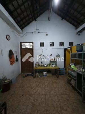 Ruko Dijual di Driyorejo, Kab. Gresik, LT 200m², LB 320m² - 4