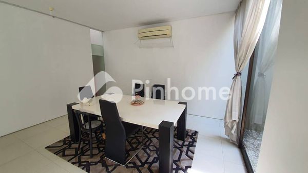 Rumah Dijual di Wiyung, Kota Surabaya, 5 KM, 5 KT, LT 337m², LB 375m² - 1