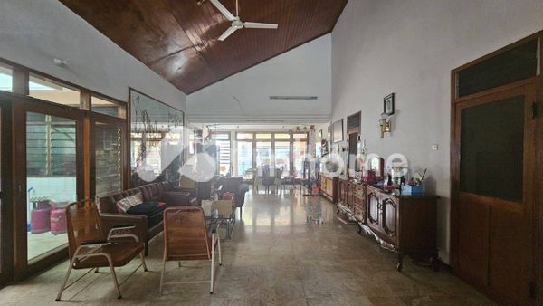 Rumah Dijual di Gubeng, Kota Surabaya, 4 KM, 6 KT, LT 300m², LB 300m² - 5