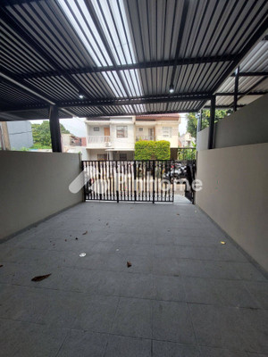 Rumah Dijual di Serpong Utara, Kota Tangerang Selatan, 3 KM, 2 KT, LT 100m², LB 124m² - 2