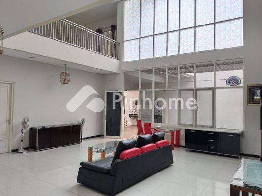 Rumah Dijual di Sawahan, Kota Surabaya, 5 KM, 5 KT, LT 312m², LB 500m²