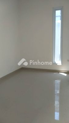 Rumah Dijual di Pulogadung (Pulo Gadung), Kota Jakarta Timur, 3 KM, 3 KT, LT 36m², LB 71m² - 2
