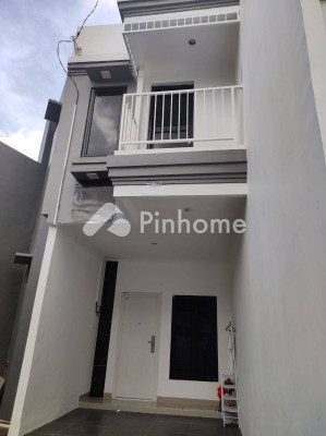 Rumah Dijual di Cempaka Putih, Kota Jakarta Pusat, 3 KM, 3 KT, LT 24m², LB 71m²