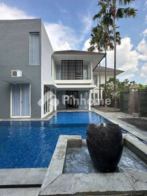 Rumah Dijual di Wiyung, Kota Surabaya, 4 KM, 4 KT, LT 424m², LB 500m²