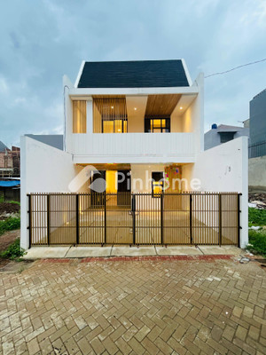 Rumah Dijual di Cinere, Kota Depok, 3 KM, 3 KT, LT 104m², LB 210m²