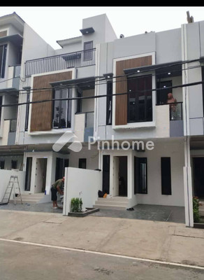 Rumah Dijual di Cempaka Putih, Kota Jakarta Pusat, 3 KM, 3 KT, LT 61m², LB 86m²