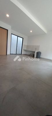 Sewa Rumah di Serpong, Kota Tangerang, 2 KM, 4 KT, LT 60m², LB 78m² - 2