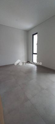 Sewa Rumah di Serpong, Kota Tangerang, 2 KM, 4 KT, LT 60m², LB 78m² - 3