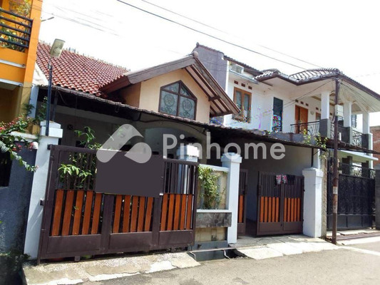 Rumah Dijual di Antapani (Cicadas), Kota Bandung, 3 KM, 3 KT, LT 140m², LB 100m²