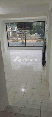 Ruko Dijual di Kembangan, Kota Jakarta Barat, 2 KM, LT 35m², LB 105m²