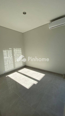Rumah Dijual di Sambikerep, Kota Surabaya, 4 KM, 5 KT, LT 126m², LB 127m² - 5