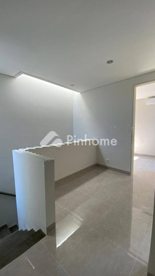 Rumah Dijual di Sambikerep, Kota Surabaya, 4 KM, 5 KT, LT 126m², LB 127m² - 2