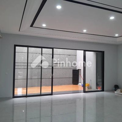 Rumah Dijual di Sambikerep, Kota Surabaya, 5 KM, 5 KT, LT 210m², LB 340m² - 1